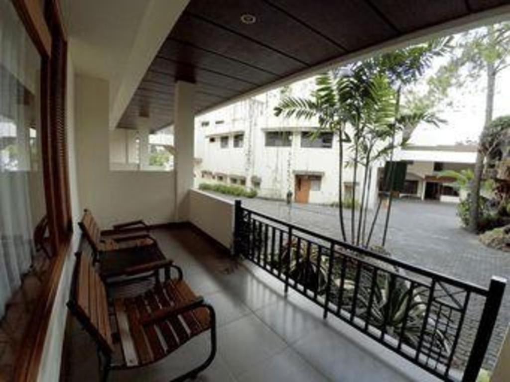 Purnama Hotel Бату Экстерьер фото